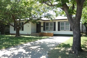 Building Photo - 950 N 19th St