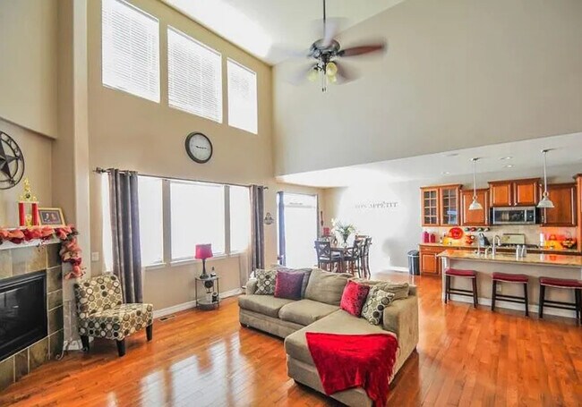 Building Photo - 8229 S Country Club Pky