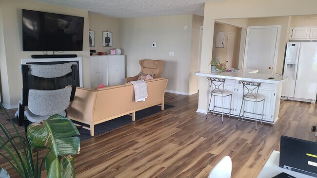 Building Photo - Bay Front Condominium