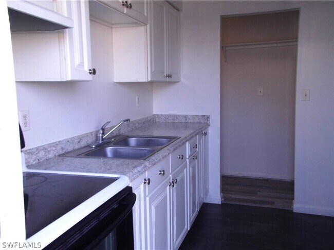 Building Photo - 33 Pinewood Blvd