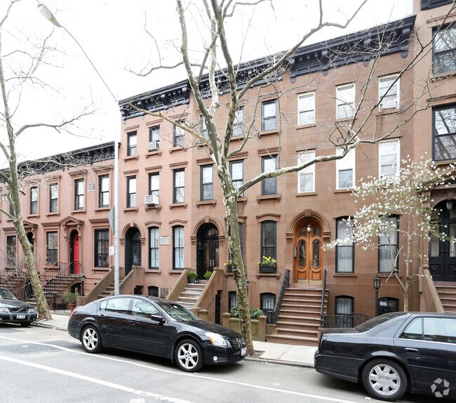 Building Photo - 402 Sackett St