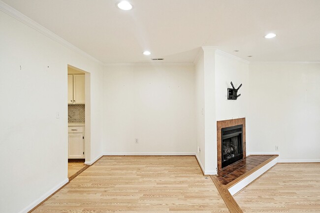 Building Photo - 430 Wynridge Dr