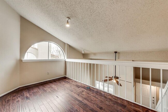 Building Photo - 4242 N Capistrano Dr