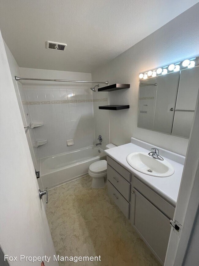 Building Photo - 2 br, 1 bath House - 3375 Chisholm Trail  ...