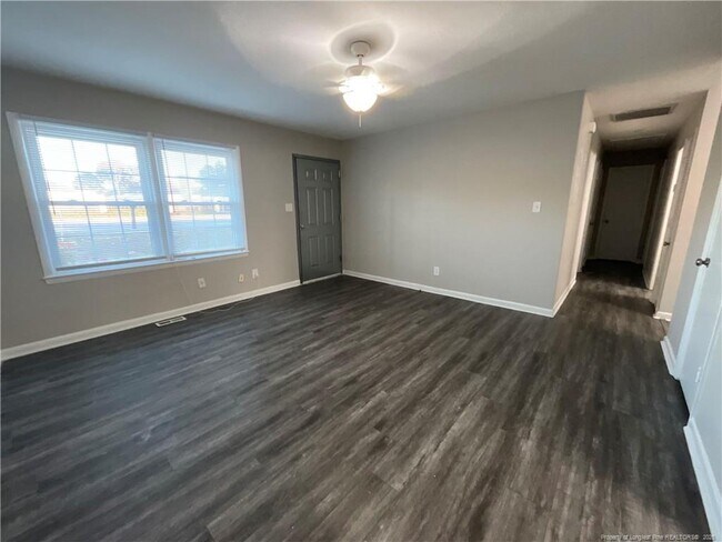 Foto del edificio - 2238 Hope Mills Rd