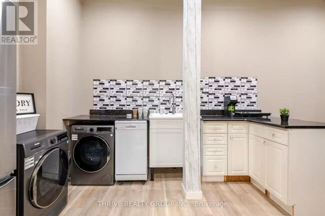 Building Photo - 344 Richmond St