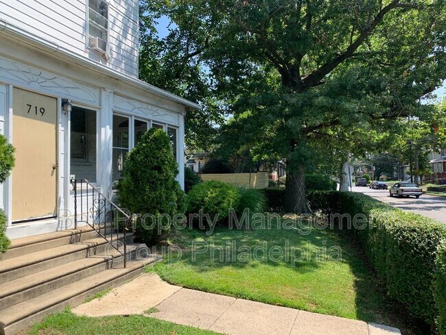 Building Photo - 719 Pembroke Ave