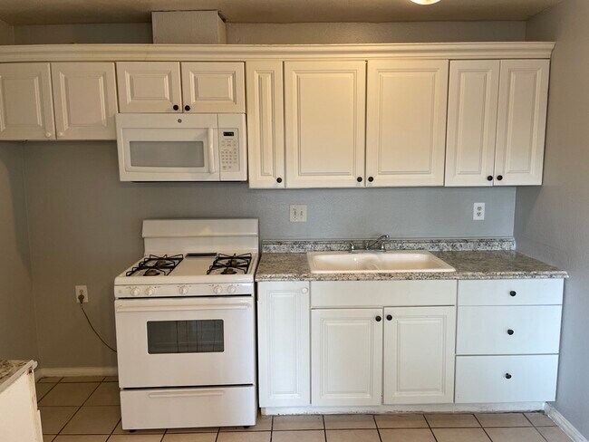 Building Photo - 850 Prescott Way, Unit C
