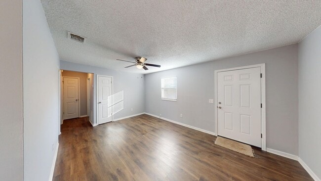 Foto del edificio - 2Bed/ 1 Bath Apartment Available NOW in Jacksonville!