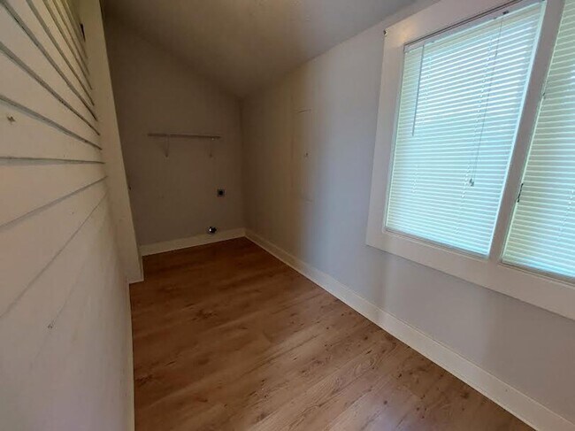 Foto del edificio - Gorgeous 3 bedroom, 1 bath home south of Haysville