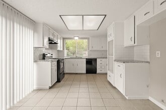 Building Photo - 15911 Mill Point Dr