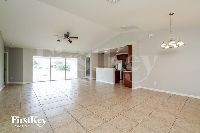Foto del edificio - 1719 NW 25th Ln
