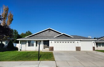 Building Photo - 5811 Austin Ct