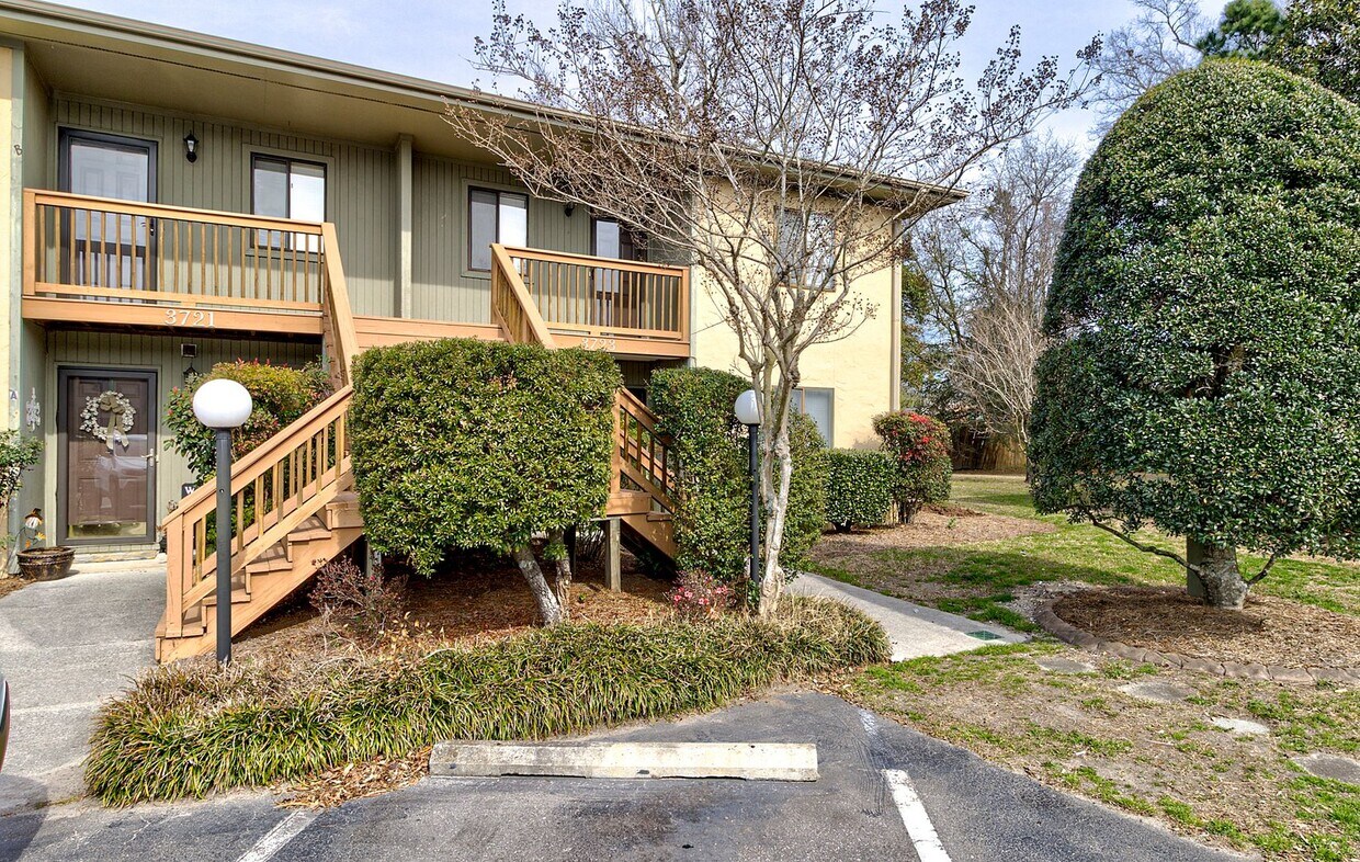 Primary Photo - Charming Condo For Rent in Park Place!
