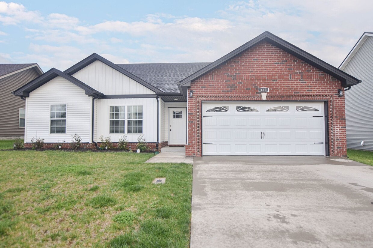 Primary Photo - Pet Friendly Three Bedroom!
