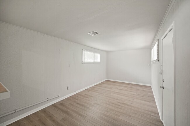 Foto del edificio - 5830 Glenhurst Dr