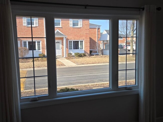 Foto del edificio - 2136 Rugen Rd