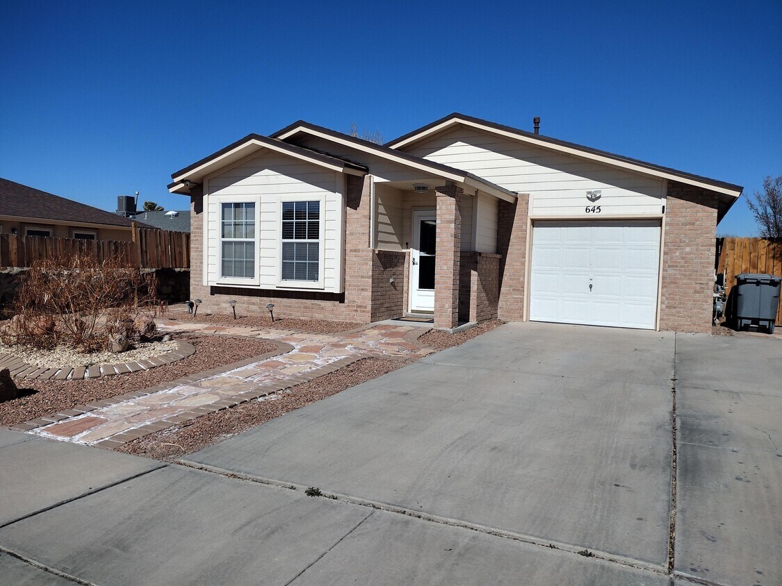 645 Esmeralda Armendariz Ave, El Paso, TX 79932 House for Rent in El