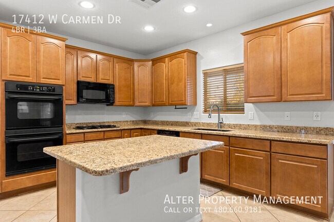 Foto del edificio - 4 Bed/2.5 Bath with pool in Surprise