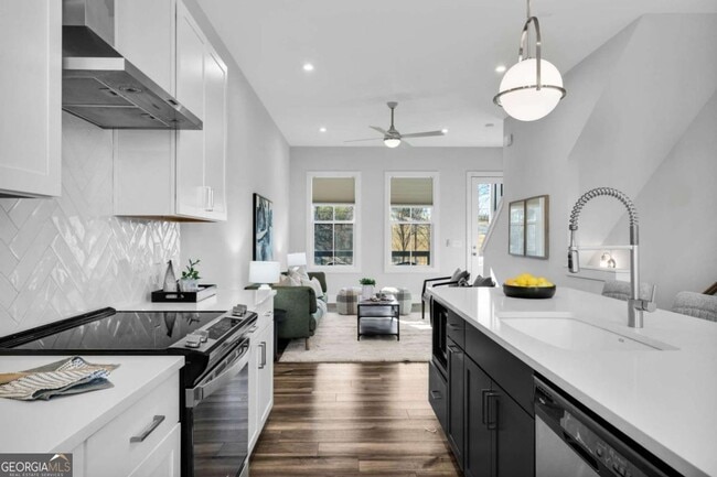 Building Photo - Beautiful West Midtown Townhome Available Now