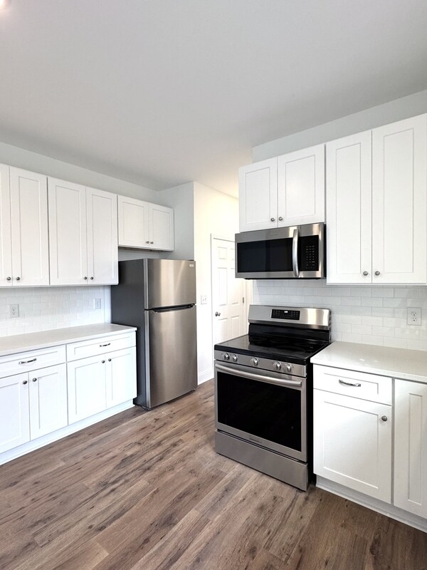 Building Photo - 427 Lakeland St