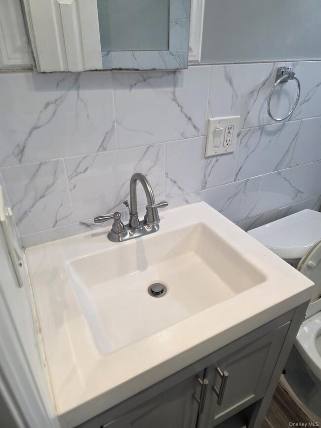 Building Photo - 238 Lawrence Ave