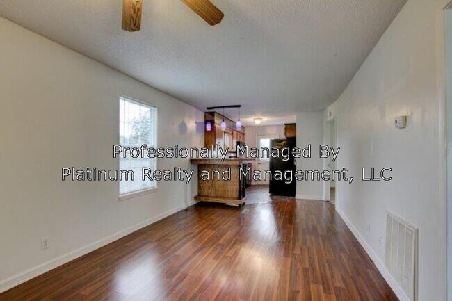 Foto del edificio - 1018 Bush Ave
