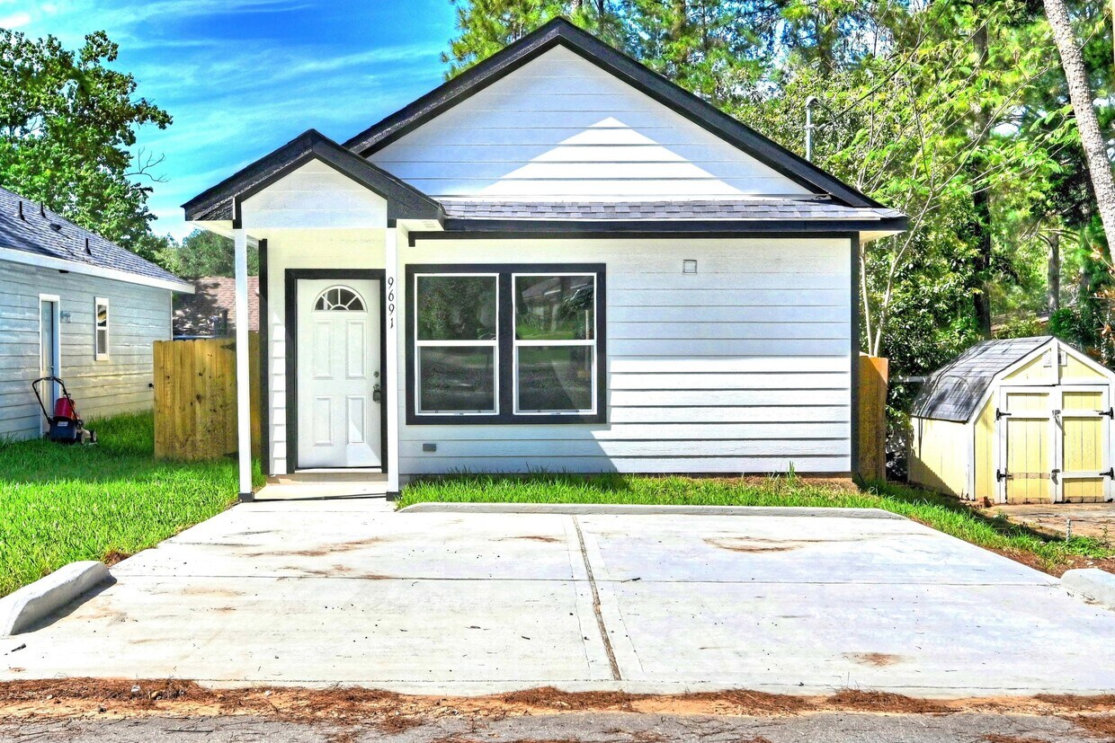 Primary Photo - 9775 Black Gum