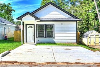 Building Photo - 9826 Arbor Oak