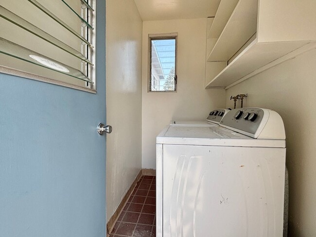 Building Photo - Quiet Back Unit with Garage and Washer/Dryer