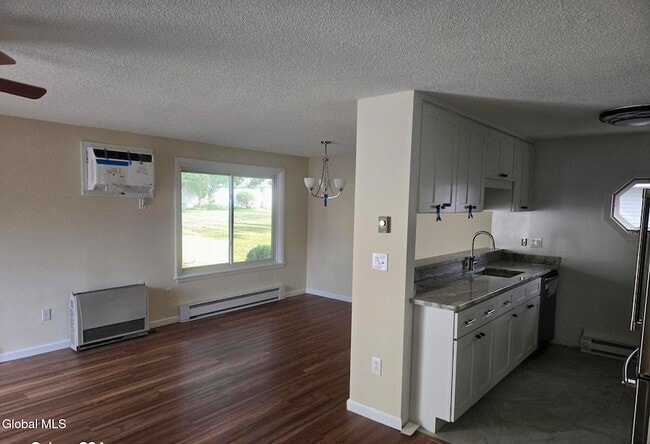 Building Photo - 36 Donna Lynn Dr