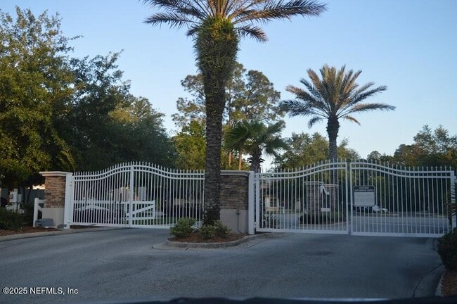 Foto del edificio - 7202 Deerfoot Cir