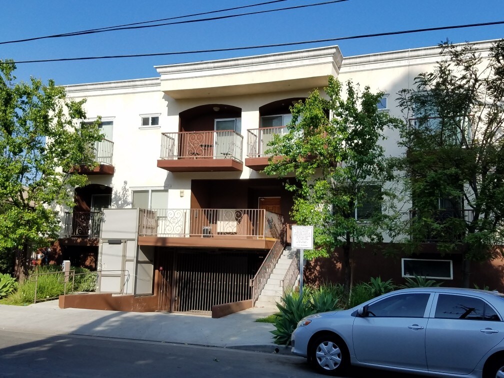 6646 Sylmar Ave Unit 8, Van Nuys, CA 91405 Condo for Rent in Van Nuys