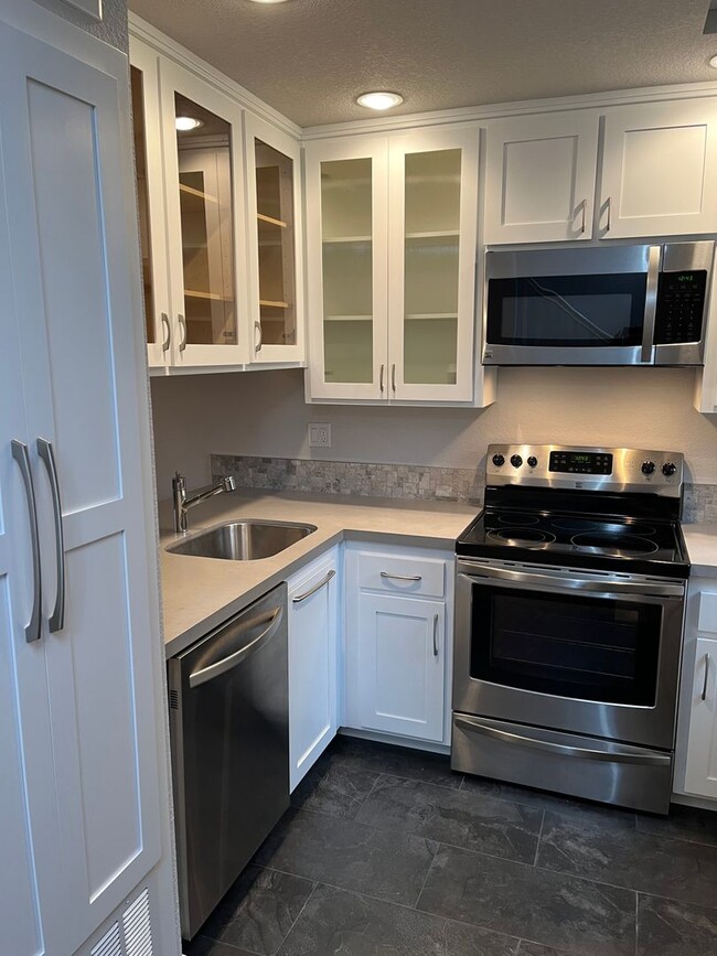Building Photo - Remodeled 2 Bedroom 2 Bathroom Bennett Val...