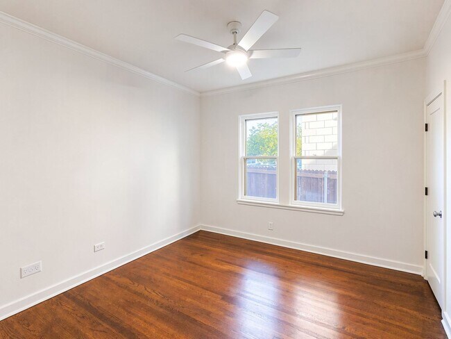 Building Photo - 3254 S University Dr