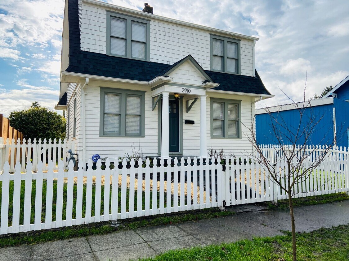 Primary Photo - Central Tacoma 3 Bed 2 Bath 2 Story Home