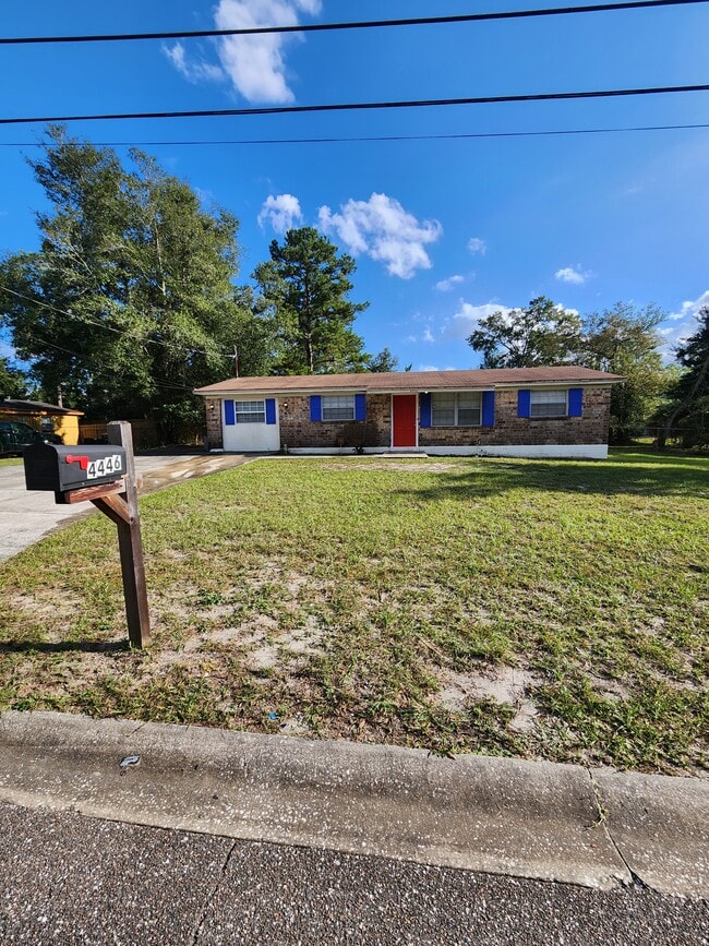 Building Photo - Adorable and Remodeled 3 BD/1.5 BA homes o...