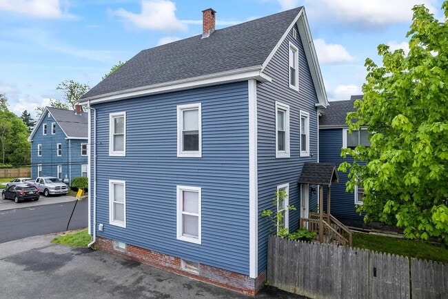Building Photo - Spacious 2-Bedroom + Bonus Room in the Heart of Westbrook – $2,400/Month