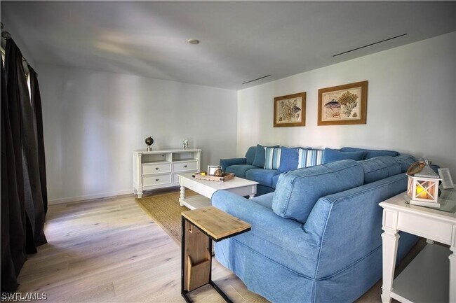 Foto del edificio - 570 102nd Ave N