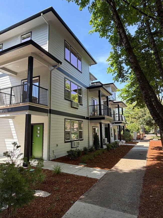 Foto del edificio - Brand New 2 bedroom 1.5 bath unit