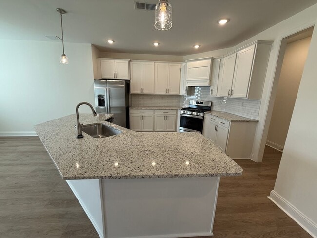 Foto del edificio - 7452 Newbury Dr