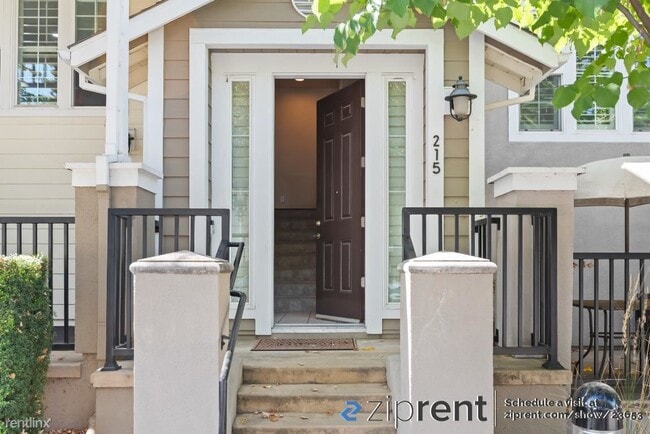 Building Photo - 3 br, 2.5 bath Townhome - 215 Birch Creek ...