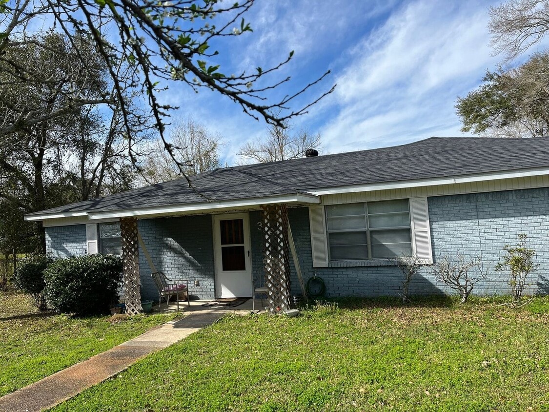 Primary Photo - 3 Bedroom Single Family Home in Moss Point