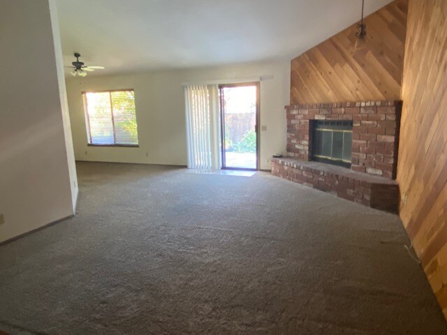 Foto del edificio - 1001 Meadowview Ln
