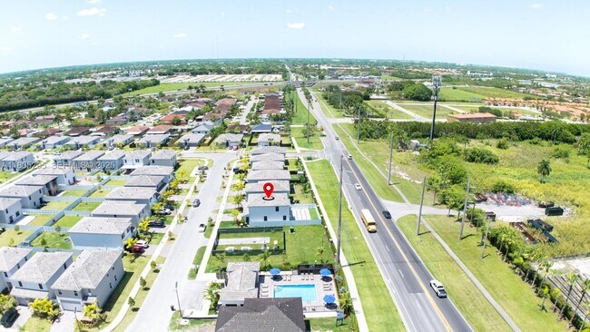 Foto del edificio - 715 SE 17th Ave