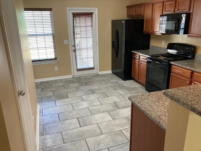 Foto del edificio - MOVE IN SPECIAL $300 off one month's rent ...