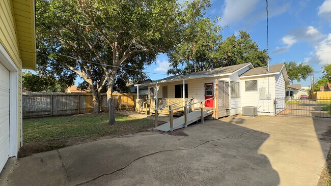 Building Photo - 4334 Randall Dr