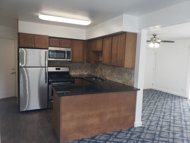 Building Photo - 9220 S Kilbourn Ave