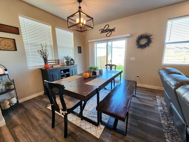 Foto del edificio - Stunning Brand New 6 Bed 4 Bath Home In As...