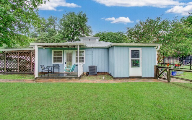 Foto del edificio - 15510 Cypress Garden Dr